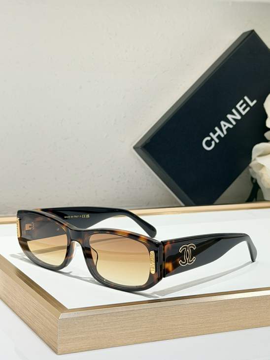 Picture of Chanel Sunglasses _SKUfw80235978fw